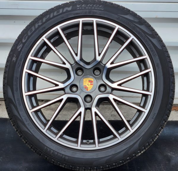 20” Porsche Cayenne/Panamera wheels with Continental tyres (80% thread)