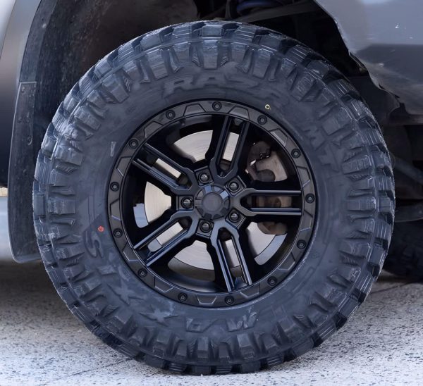 18” Nissan Navara American Off-Road heels with New Tyres