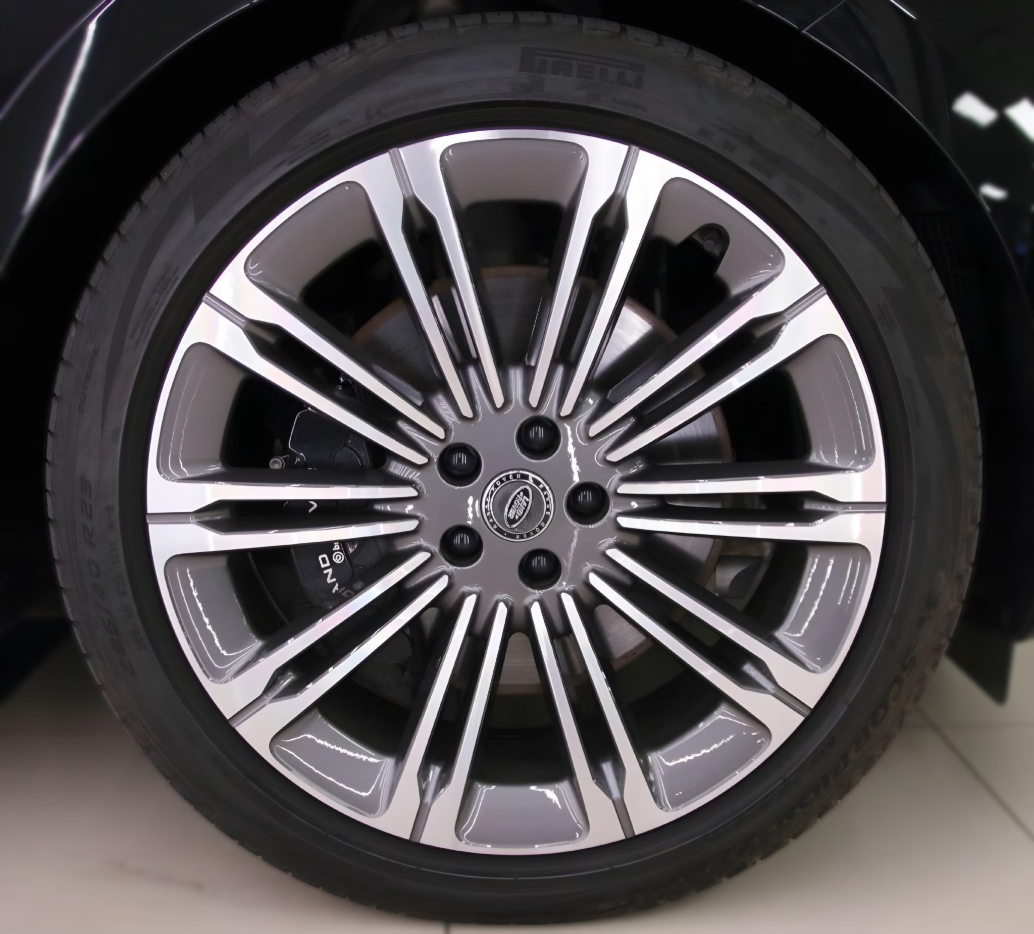 5x 23” OEM Range Rover Wheels with Brand New Pirelli Tyres