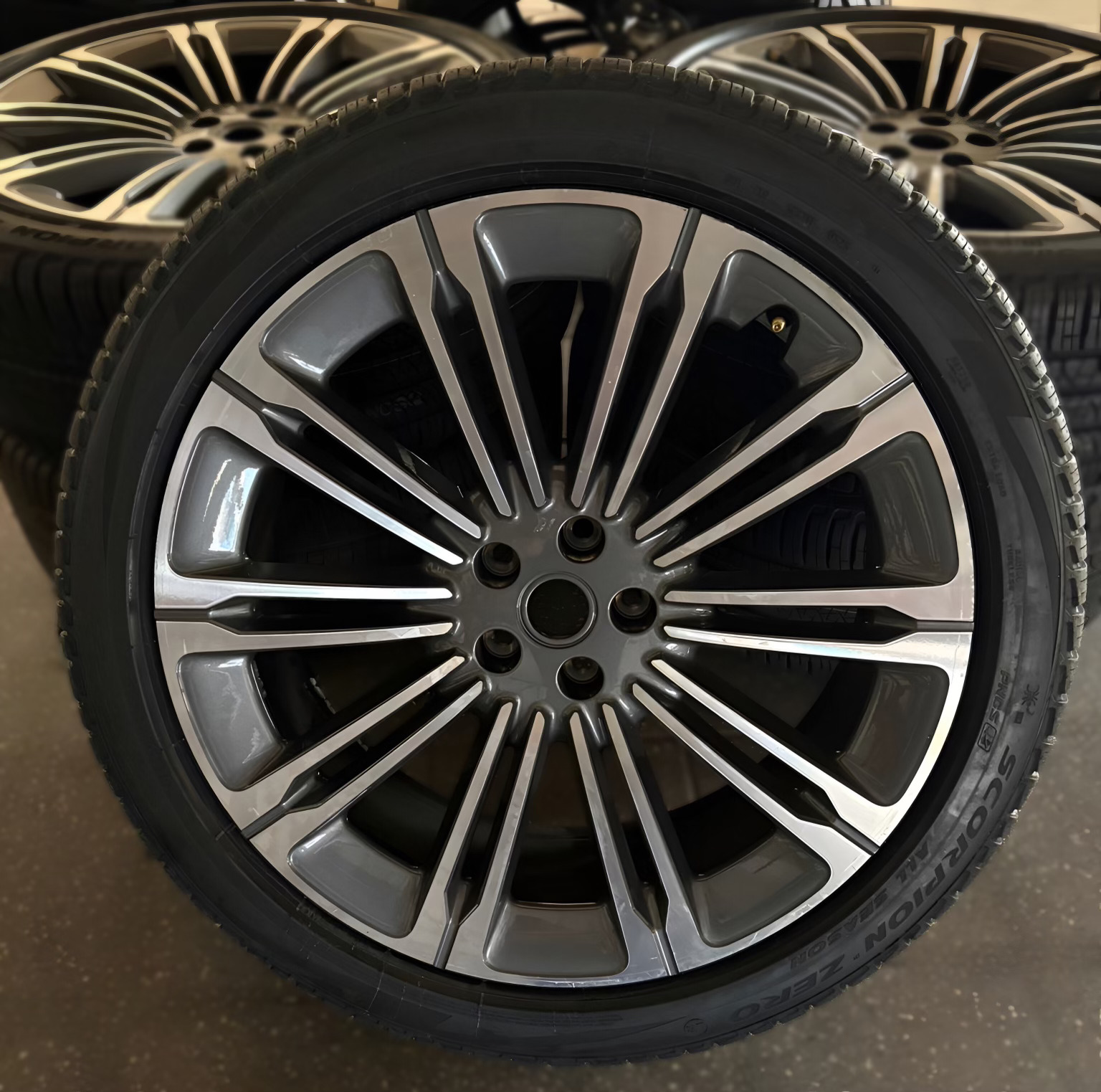 5x 23” OEM Range Rover Wheels with Brand New Pirelli Tyres - Image 3