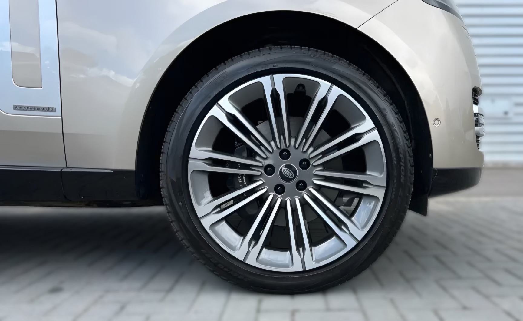 5x 23” OEM Range Rover Wheels with Brand New Pirelli Tyres - Image 2